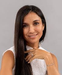 Veronica Read's Instagram, Twitter & Facebook