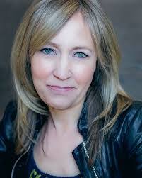 Jennifer Lear's Instagram, Twitter & Facebook