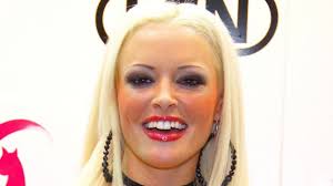 Da kommen einem direkt ihre berühmten, viel zu hoch tätowierten, augenbrauen in den sinn. Daniela Katzenberger Steckbrief Biografie Familie Und Alle News