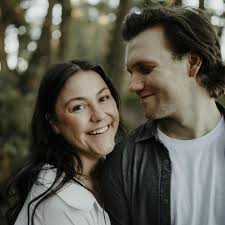 Jennifer Coultas's Instagram, Twitter & Facebook