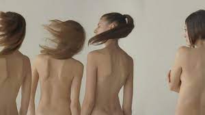 CMで山田優と外人モデルが全裸で横乳を晒すwwwww : エロキャプちゃんねる