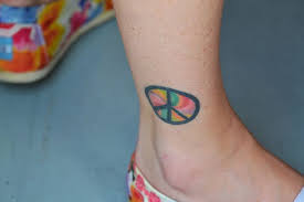 Tatuajes De Amor Y Paz En 2020 Tatuajes De Amor Tatuaje De Tobillo Disenos Para Tatuajes