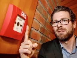 Feuerwehr-Kalender für den guten Zweck: Gemeinde Weyhe warnt