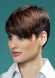 At the beginning of the decade, short hair still reigned for men's hairstyles as well as women's hairstyles. Nowoczesne Fryzury Na Chlopaka Fryzury Bardzo Krotkie 8a In 2021 Short Hair With Bangs Short Feminine Haircuts Short Hair Styles Pixie