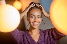 Actrice Nora Gharib (31) openhartig over haar scheiding en co-ouderschap:  “Als er iets is, kan ik hem bellen, en omgekeerd” | HBVL