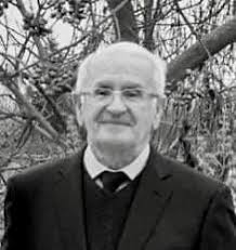 Dyqanet e bugaces dhe djathtas markata, foto e vitit 1982 nga Onide Donati.  Ne foton nr 2 jene shkruar disa dyqane qe mi treguan ata qe pyeta para  rreth 4 vjetesh, kur