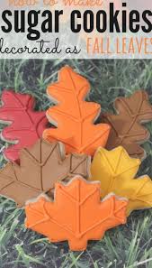 How To Make Fall Leaves Decorated Sugar Cookies Recipe This Decorated Sugar Cookies Re In 2020 Sugar Cookies Decorated Leaf Cookies Sugar Cookie Recipe For Decorating