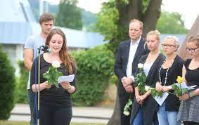 Der amokläufer von winnenden hat seine opfer nach aussage eines gutachters nicht mit gezielten beim amoklauf von winnenden und wendlingen am 11. Winnenden Gedenkt Der Opfer Des Munchner Amoklaufs Winnenden Zeitungsverlag Waiblingen