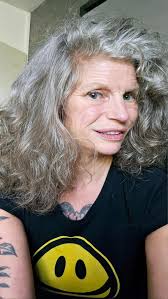 Gooooodmorning Lady's. I am from the Netherlands. Next month i become 55. I  always had very short hair about 2 cm up and half cm near and behind. When  corona came up