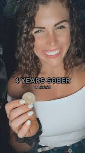 Did she just say 200g of protein… with ease?! Katie Callaway is a coach  specializing in 30-40's women's strength training & empowerment through  movement. In this episode (92 of the pod, 🔗