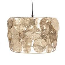 Suspension Fleurs En Metal Cisele Dore Sur Maisons Du Monde Piochez Parmi Nos Meubles Et Objets De En 2020 Suspension Fleurs Luminaire Maison Du Monde Maison Du Monde