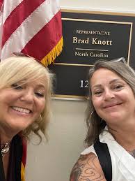 This week I am joined by Lisa Cude, who is sharing the story of her son  Jordan, as she discusses how prescription drugs led him down the path to  street drug use