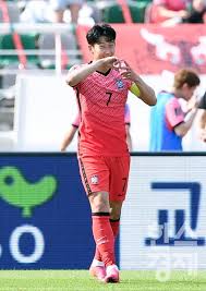 분데스리가를 포함한 전 세계 여러 대회의 최신 축구 뉴스, 라이브 스코어, 경기 결과와 일정, 순위, 이적 소식에 선수 프로필까지. 4xsjju Zzchhrm