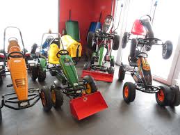 Am nordrand der stadt beim flughafen liegt der volkspark marienberg; Gokart Profi Auf Der Nurnberger Freizeit Messe 2019