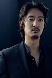 Alexander Hahn, Bass