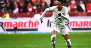 Psg rennes hommage a momo et séquences du match. Neymar Advises Younger Psg Team Mates To Talk Less And Listen More German Site