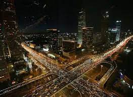 9月25日中秋节前 市区的公路上挤满了来来往往的车辆 北京beijing china 受新学期开学 中秋国庆双节等影响 9月迎来全年 最堵月 路面交通指数达到9 2的 严重拥堵 级别 favorite places places concert