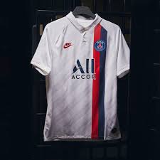 El diseño es un claro homenaje al de la temporada 2006/2007 en el que nike inspiró su camiseta en la marca de alta costura louis vuitton. Buy Camiseta Psg 2019 Cheap Online