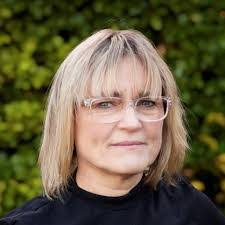 Rebecca Heaps's Instagram, Twitter & Facebook