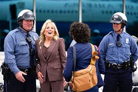Është bërë i njohur me rolin e billy wilder në filmin a qualcuno piace caldo ( dikujt i pëlqen i nxehti) në krah të jack lemon dhe marilin monro. Jill Biden S Shoe Gets Stuck In Kansas City Hollywood Life