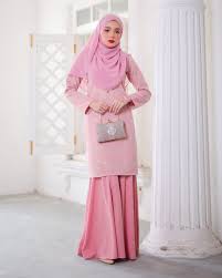 Atau gayakan kurung lace prada untuk nampak sopan. Baju Kurung Moden Lace Gygy Rose Bloom Muslimahclothing Com