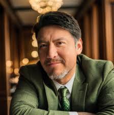 House with a pool and no AC or House with AC and no pool?