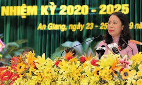Vietnamese vice president võ thị ánh xuân (right) hosted a welcoming reception for us counterpart kamala harris. Ba Vo Thá»‹ Anh Xuan Giá»¯ Chá»©c Bi ThÆ° Tá»‰nh á»§y An Giang