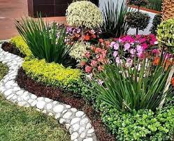 Seperti juga gambar taman ini yang menunjukkan adanya air mancur mini dari batu, susunan bantu. 18 Inspirasi Taman Minimalis Depan Rumah Beragam Desain Dengan Tanaman Berbeda Rumah123 Com