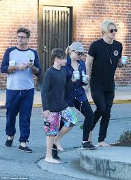 He has a solid family life with his parents staying in the u.s with him and supporting him in his career. Cody Simpson Grabs A Coffee After Celebrating Christmas In Los Angeles Daily Mail Online