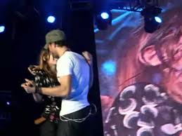 1 949 просмотровтри года назад. Enrique Iglesias Hero Live Kiss Youtube