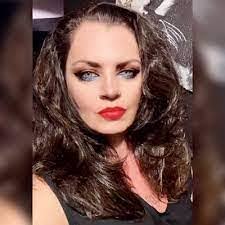 Shantel Barros's Instagram, Twitter & Facebook