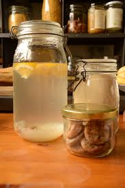 Le Kefir De Fruit La Boisson A Faire Soi Meme La Recette De Base Pour Commencer Avec Ses Grains De Kefir Kefir Kefir Recette Kefir De Fruit