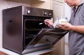 Natron neutralisiert gerüche und ist ein ausgezeichnetes reinigungsmittel, vor allem für weiße wäsche. Backofen Mit Soda Reinigen Anleitung In 3 Schritten