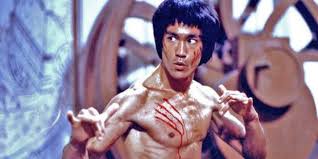 He would spend 3 or more hours training on a wooden dummy and spend several days performing techniques of the first form of wing chun. Quentin Tarantino Stellt Klar Deshalb War Bruce Lee Ein Arschloch Dvd Forum At