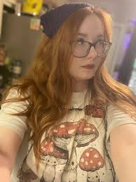 난 45살 난 교수야 난 엄마야 나는 보라색 머리가 있어