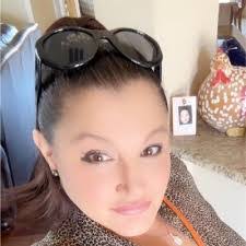 Shanna Pyle's Instagram, Twitter & Facebook