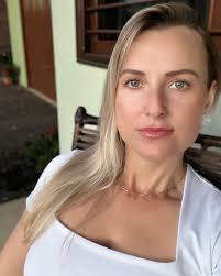 Boa noite...lindona vc também parace maravilhosa...bjjs!! Solteiro...