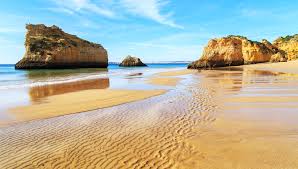 Chi sogna vacanze in portogallo piene di sole e mare, raggiunga la regione dell'algarve, punteggiata di favolose spiagge dove è possibile praticare sport acquatici e surf. Albufeira Spiagge Mare E Movida Nel Cuore Dell Algarve