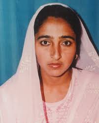 my mother sacrificed her dreams so i could dream 🕊 #thesunandherflowers