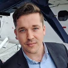 Karen Tubb's Instagram, Twitter & Facebook