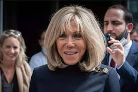 Brigitte Macron porte-t-elle une perruque ? On a (enfin) la réponse