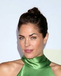 Anna Holly's Instagram, Twitter & Facebook