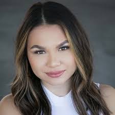 Aurora Knox's Instagram, Twitter & Facebook