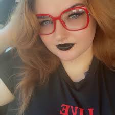 Hailey Hannah Cross (@hailey.cross.355)