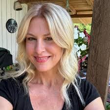 Neva Burns's Instagram, Twitter & Facebook