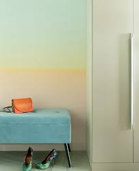 как сделать второй этаж в комнате с высоким потолком Contrastes Combinando Cores Quentes E Frias Decorando Com A Si In 2020 Small Space Design Small Space Living Small Apartments