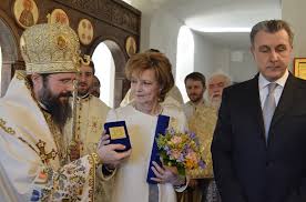 Pastele (care implica jerfta, mielul jertfit pentru pacatele lumii) e. Principesa Mostenitoare Si Principele Radu A Doua Zi De Paste Centrul Episcopal Al Europei De Nord 2mai2016 4 Familia RegalÄ A Romaniei Royal Family Of Romania