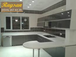 Akrilik mutfak dolapları renkleri mavi, kırmızı, beyaz ve siyah olabiliyor. Renkli Mutfak Dolaplari Modelleri 0532 Imalati Membran Kirmizi Modern Mutfak Dolabi Yapanlar 2016 Iki Renkli Mutfak Dolabi Modelleri