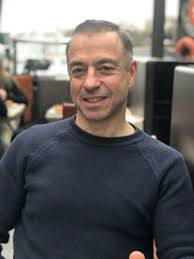 Energy-efficient expansion strategies for district energy schemes