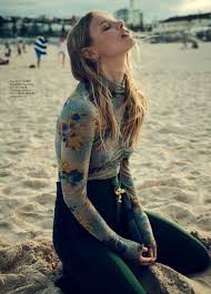 Marloes Horst Poses In Standout Fashion For Elle Australia In 2020 Editorial Fashion Beach Fashion Editorial Beach Fashion Photography